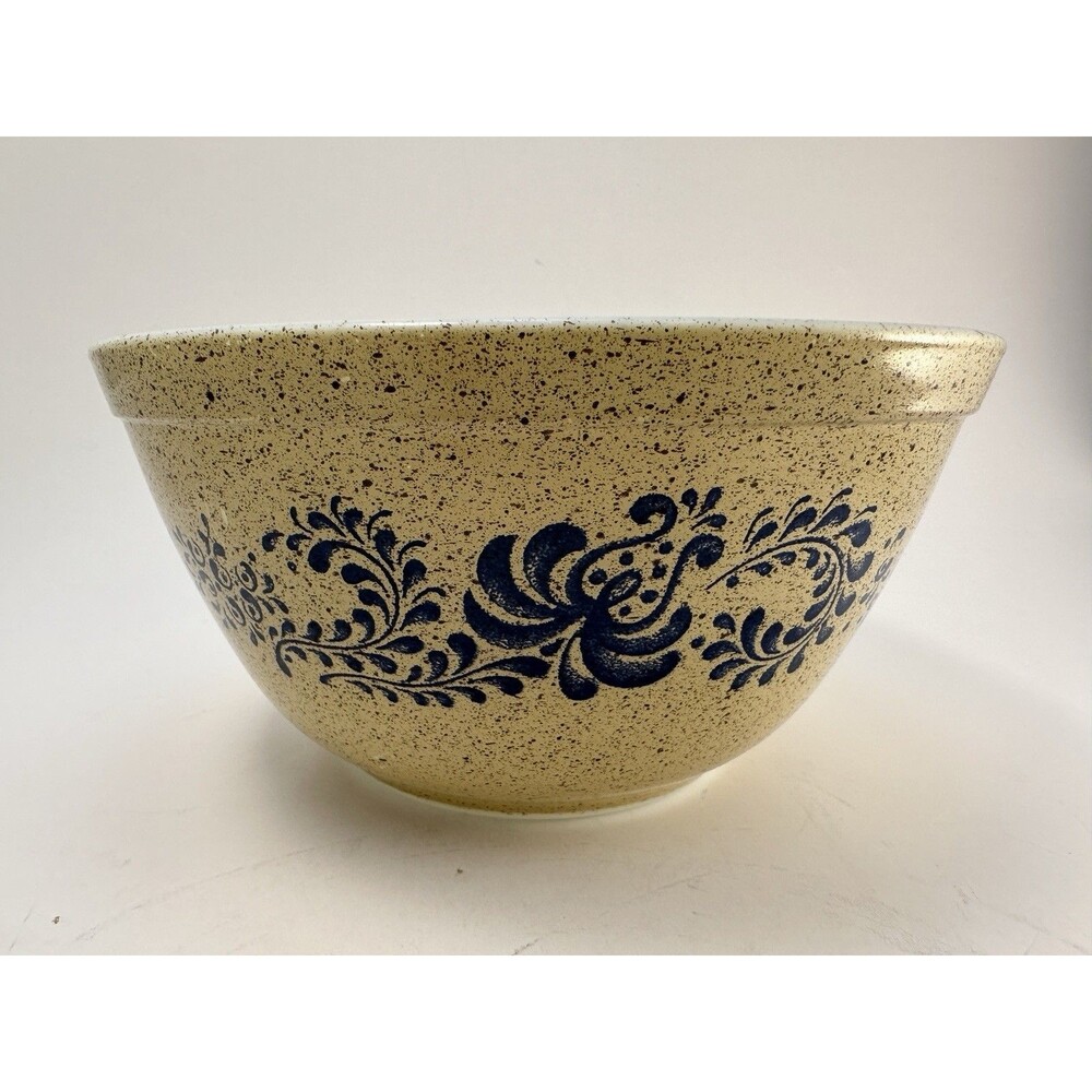 Vintage Pyrex Homestead Mixing Bowl 402 1.5 quart Beige/Blue speckle 70s retro